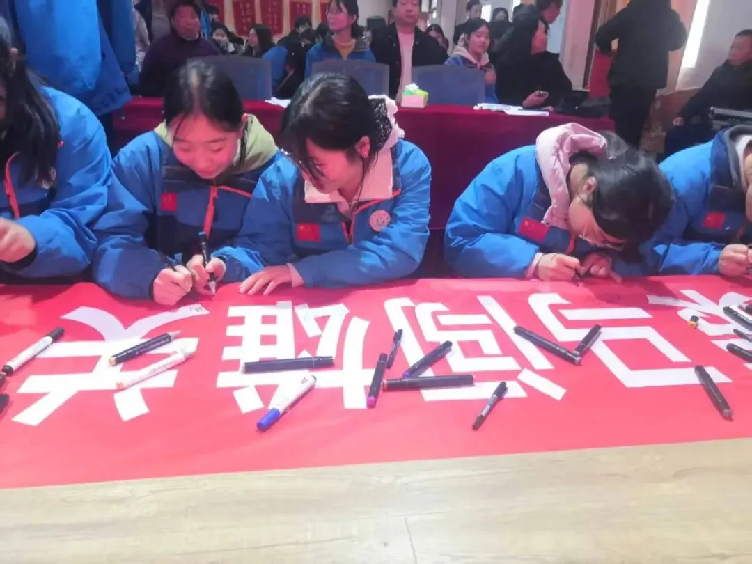 百日誓师|骐骥驰骋潮前跃,百日砺剑胜中考——平桥新星学校2026届九年级百日誓师活动圆满举行 第53张 百日誓师|骐骥驰骋潮前跃,百日砺剑胜中考——平桥新星学校2026届九年级百日誓师活动圆满举行 第53张