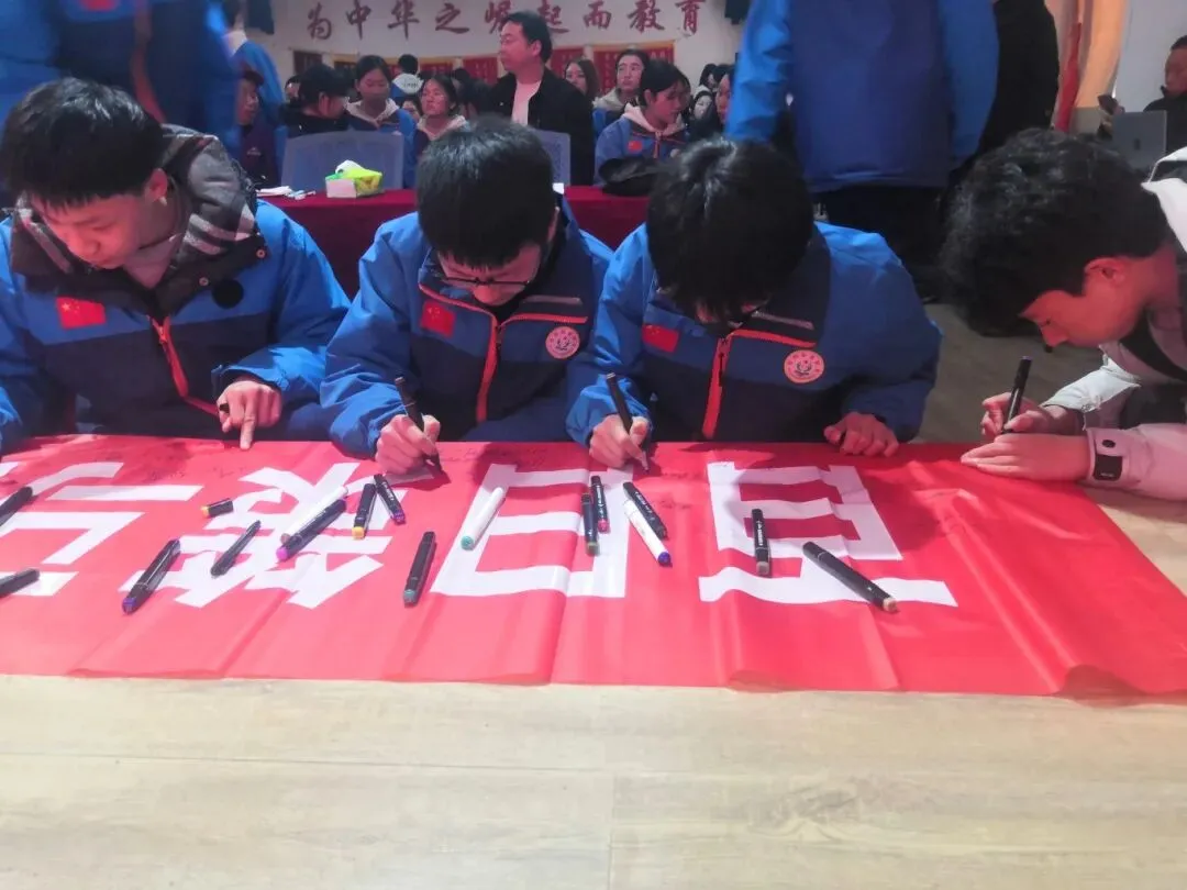 百日誓师|骐骥驰骋潮前跃,百日砺剑胜中考——平桥新星学校2026届九年级百日誓师活动圆满举行 第54张 百日誓师|骐骥驰骋潮前跃,百日砺剑胜中考——平桥新星学校2026届九年级百日誓师活动圆满举行 第54张