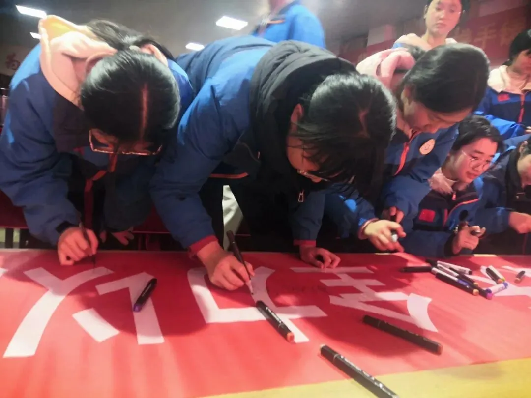 百日誓师|骐骥驰骋潮前跃,百日砺剑胜中考——平桥新星学校2026届九年级百日誓师活动圆满举行 第56张 百日誓师|骐骥驰骋潮前跃,百日砺剑胜中考——平桥新星学校2026届九年级百日誓师活动圆满举行 第56张