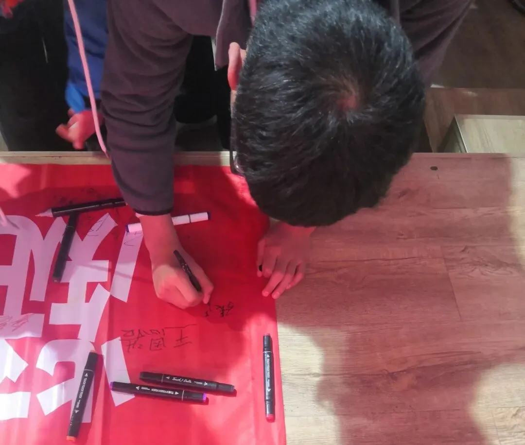 百日誓师|骐骥驰骋潮前跃,百日砺剑胜中考——平桥新星学校2026届九年级百日誓师活动圆满举行 第57张 百日誓师|骐骥驰骋潮前跃,百日砺剑胜中考——平桥新星学校2026届九年级百日誓师活动圆满举行 第57张