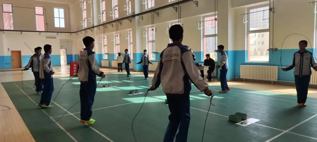 银川市第三十四中学九年级第一次体育模拟测试圆满举行 第11张