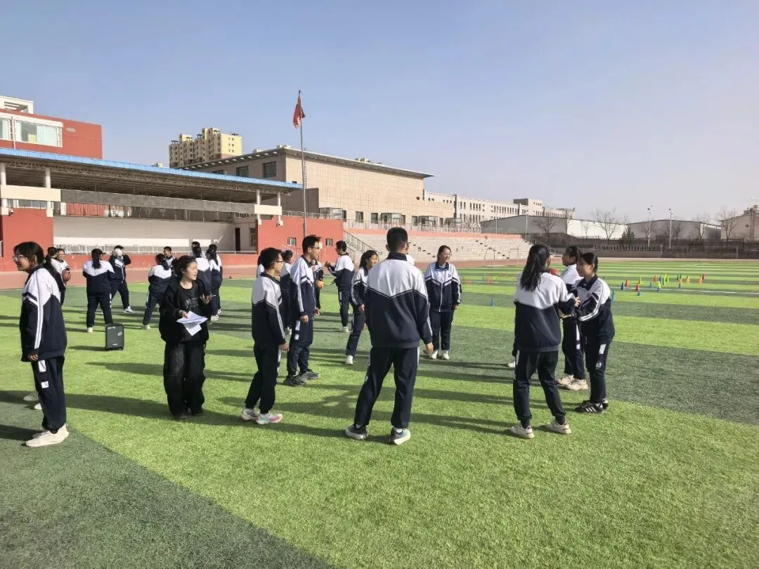 同心释压凝心力,携手扬帆战中考——阿拉善左旗第四中学开展九年级团体辅导活动 第1张