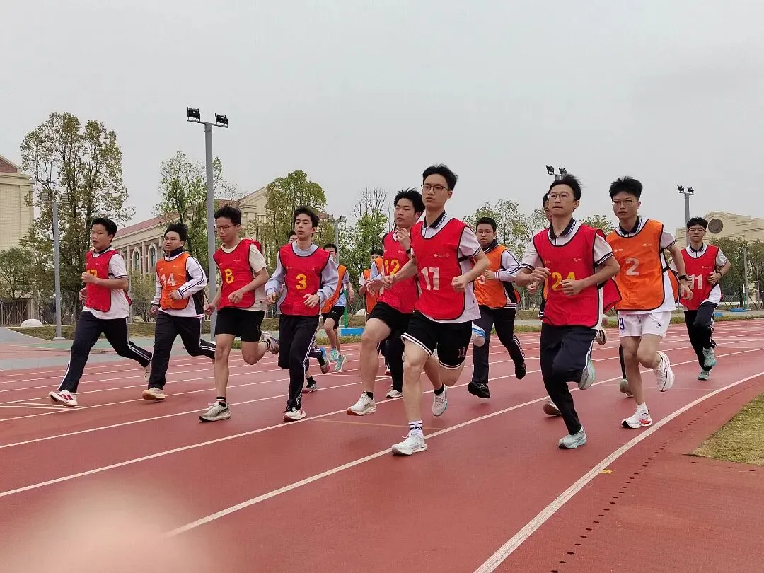 漳州五中组织九年级学生参加第二次体育中考模拟测试——真演实练提技能 砺剑备战迎 第4张