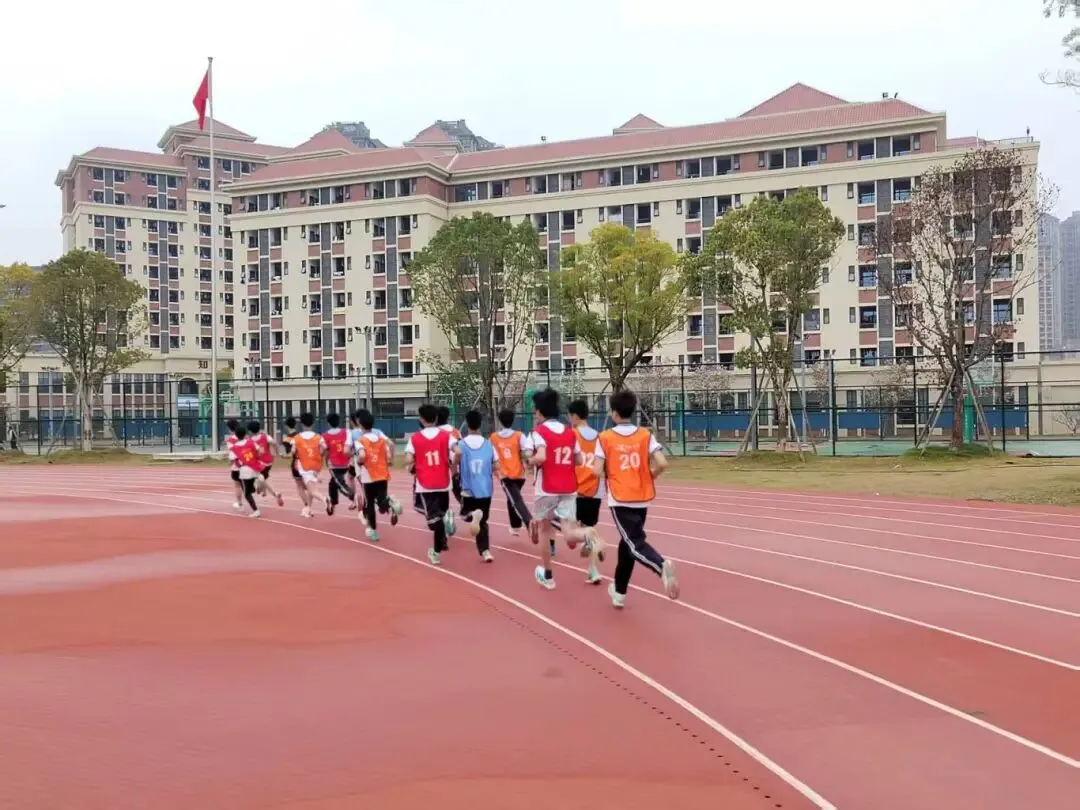 漳州五中组织九年级学生参加第二次体育中考模拟测试——真演实练提技能 砺剑备战迎 第5张