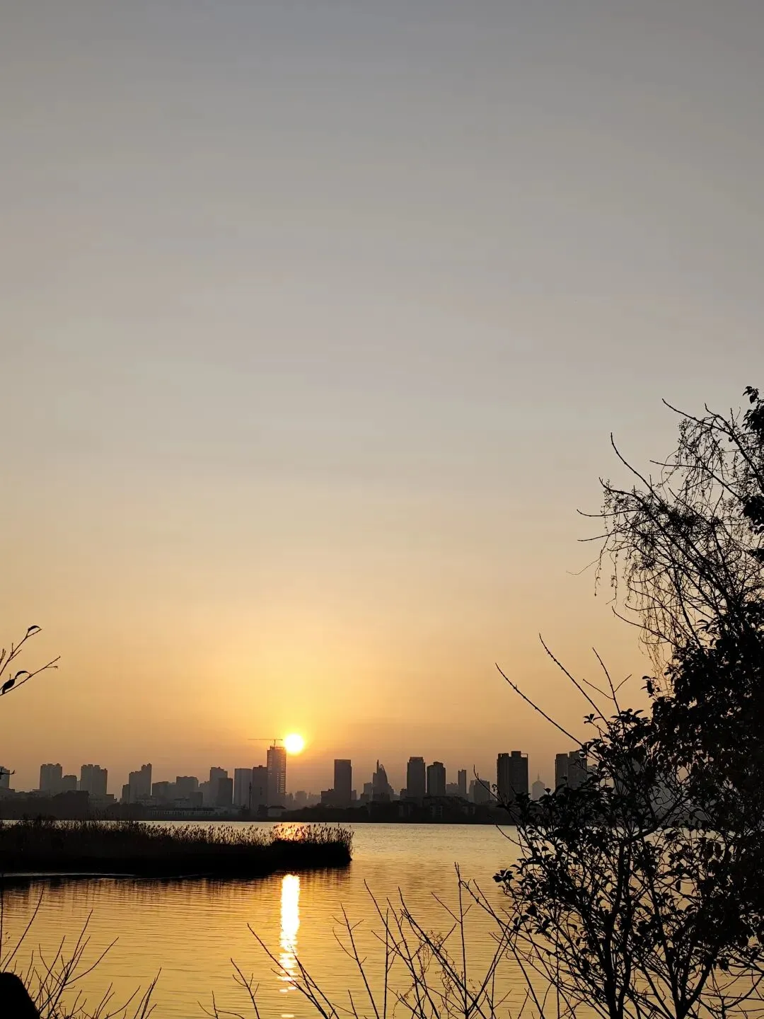 带即将中考的女儿去理发,结果“炸雷”了! 第1张