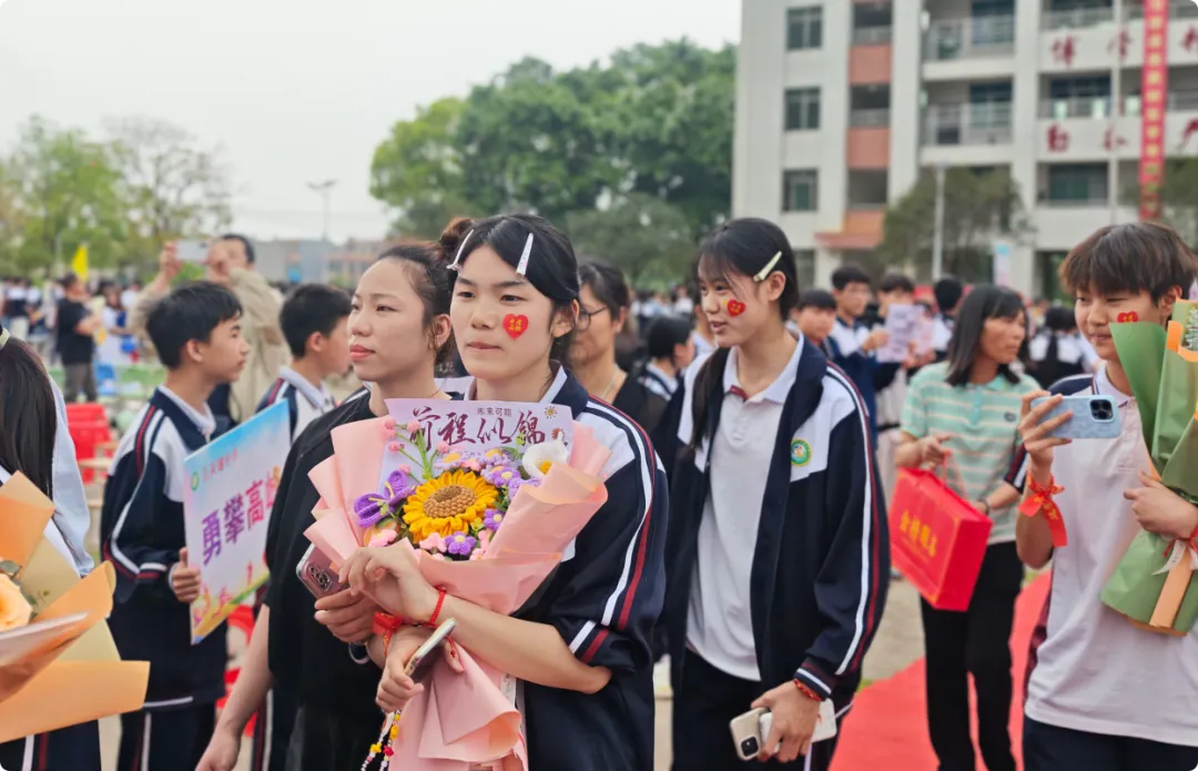 少年奋发立凌云壮志 百日鏖战夺中考胜利——英德市石灰铺中学2026年百日誓师大会 第52张