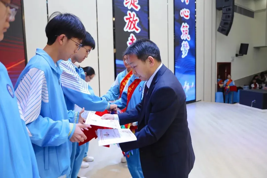 表彰励志促奋进 凝心聚力战中考——保山一中举行2026届初三年级上学期期末考试表扬暨学习动员大会 第40张