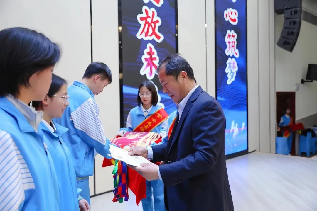 表彰励志促奋进 凝心聚力战中考——保山一中举行2026届初三年级上学期期末考试表扬暨学习动员大会 第42张