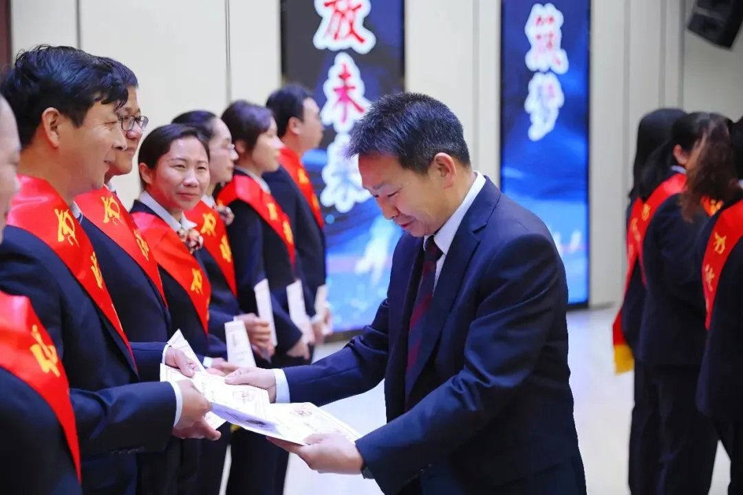 表彰励志促奋进 凝心聚力战中考——保山一中举行2026届初三年级上学期期末考试表扬暨学习动员大会 第56张