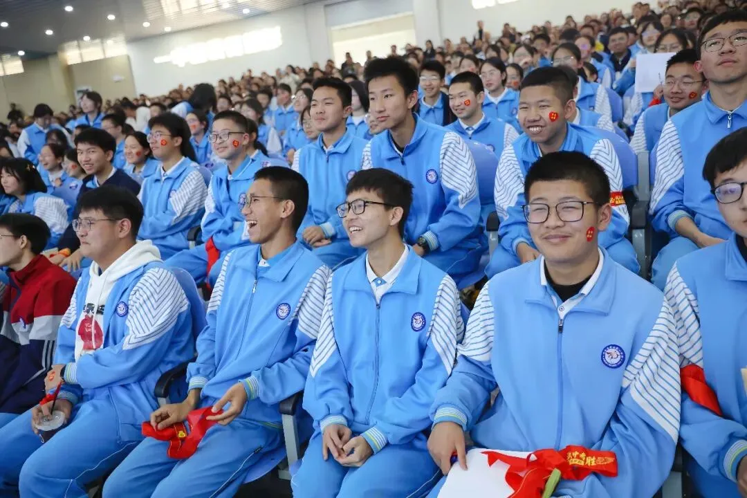 表彰励志促奋进 凝心聚力战中考——保山一中举行2026届初三年级上学期期末考试表扬暨学习动员大会 第70张