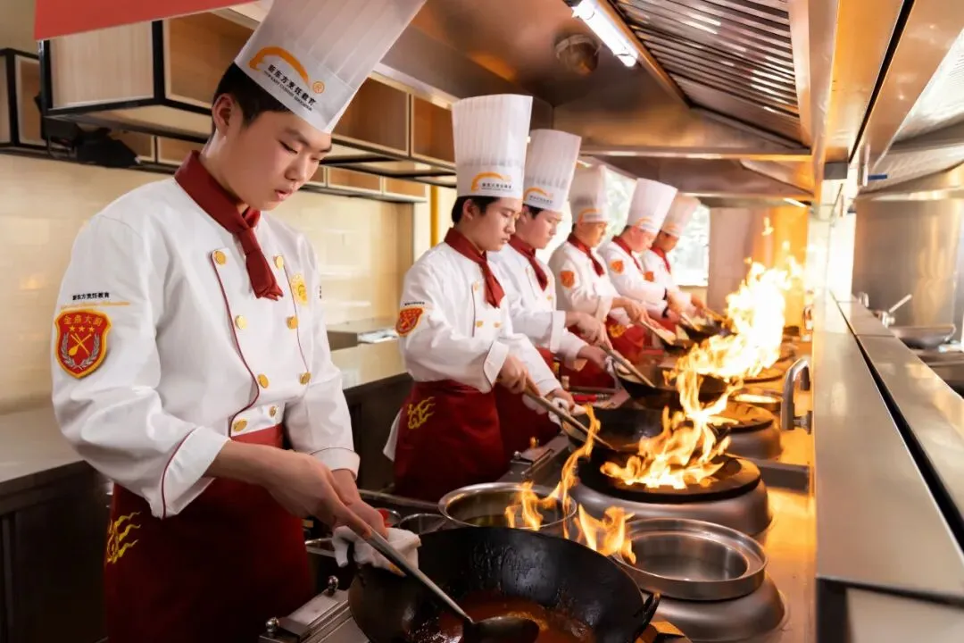 高三模考成绩差?考不上好大学≠没有好未来,这届高三生有了新选择 | 技能+学历+高薪,选择江苏新东方这条升学就业路 第7张