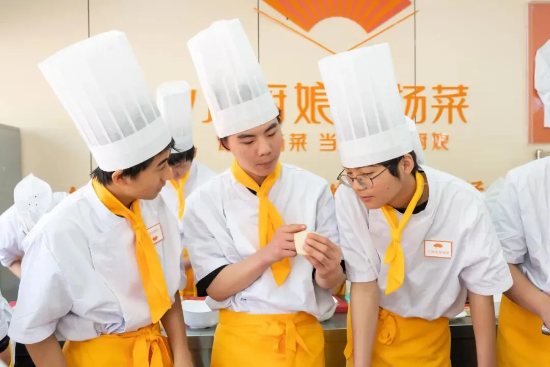 高三模考成绩差?考不上好大学≠没有好未来,这届高三生有了新选择 | 技能+学历+高薪,选择江苏新东方这条升学就业路 第16张