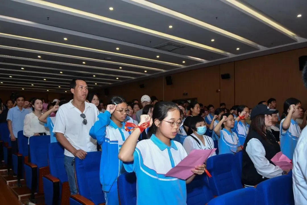 百日燃斗志,中考铸辉煌——电白一中2026届初三百日誓师大会圆满举行 第22张 百日燃斗志,中考铸辉煌——电白一中2026届初三百日誓师大会圆满举行 第22张