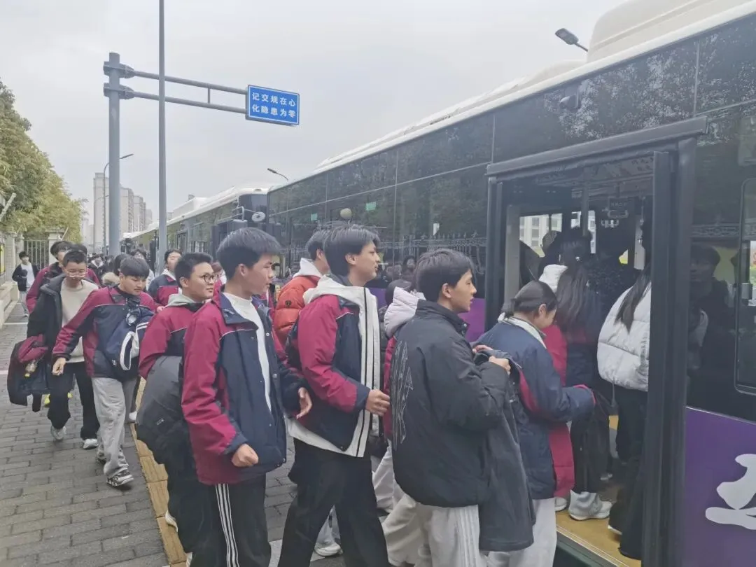 盐城公交暖心护航学子中考体育模拟测试 第3张 盐城公交暖心护航学子中考体育模拟测试 第3张