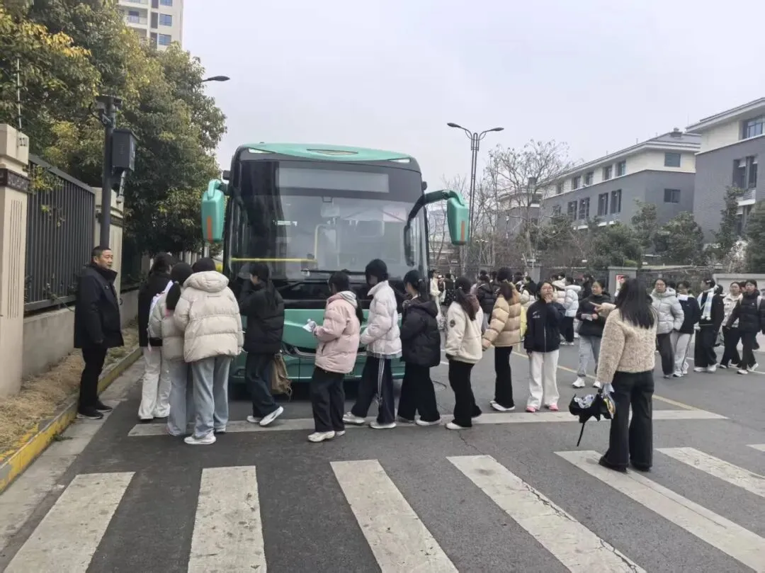 盐城公交暖心护航学子中考体育模拟测试 第5张 盐城公交暖心护航学子中考体育模拟测试 第5张