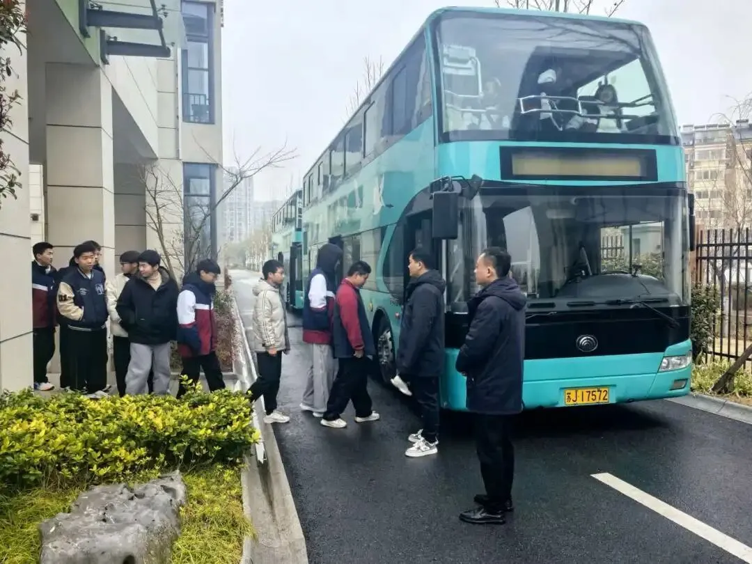 盐城公交暖心护航学子中考体育模拟测试 第6张 盐城公交暖心护航学子中考体育模拟测试 第6张