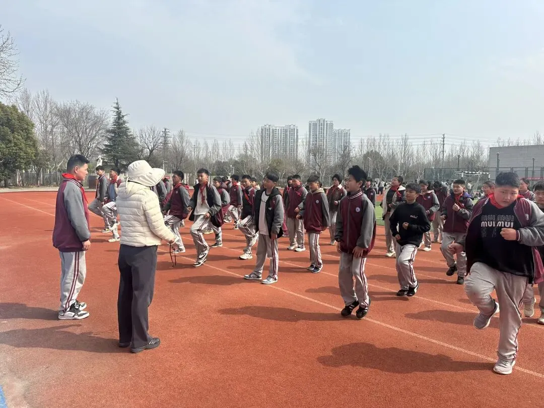 体育中考最后10天:拼命训练的孩子竟然被孤立了? 第1张