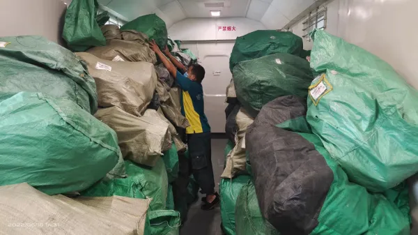 铁路上消失的神秘车厢,曾装高考试卷严禁靠近 第10张