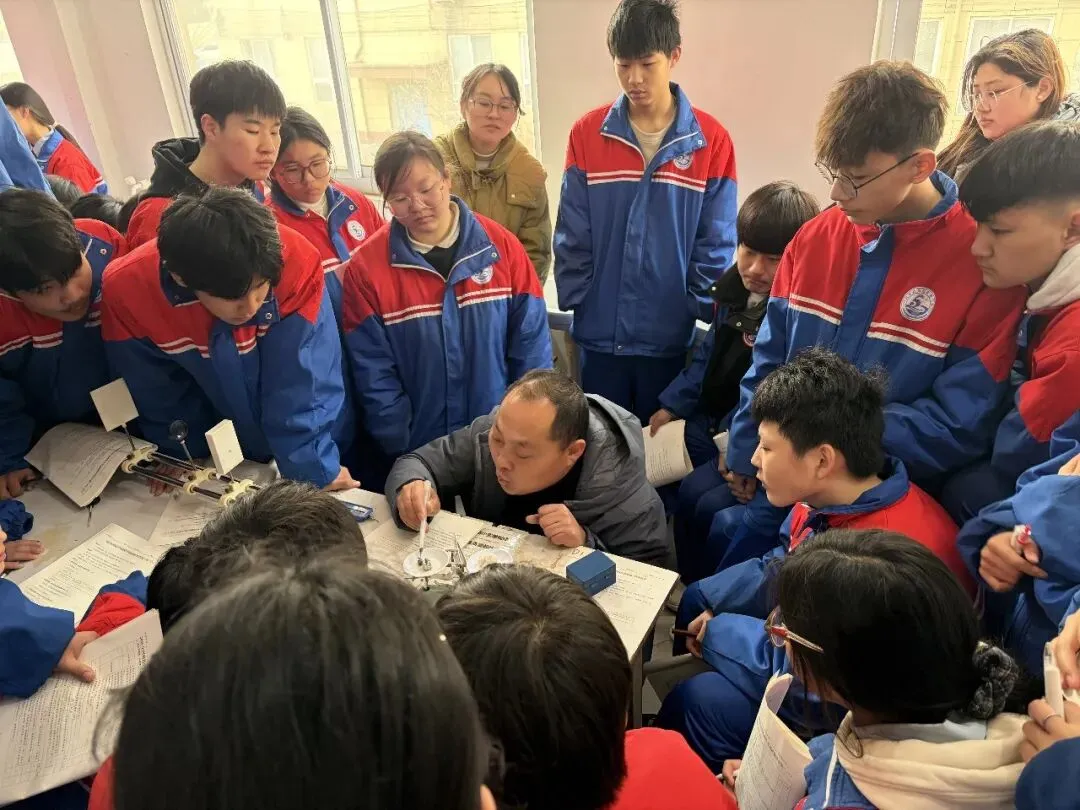 精研实操砺锋芒 以组赋能迎中考——内黄县东方中学九年级理化生实验专项训练全面启动 第1张