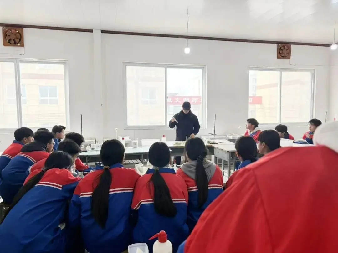 精研实操砺锋芒 以组赋能迎中考——内黄县东方中学九年级理化生实验专项训练全面启动 第2张