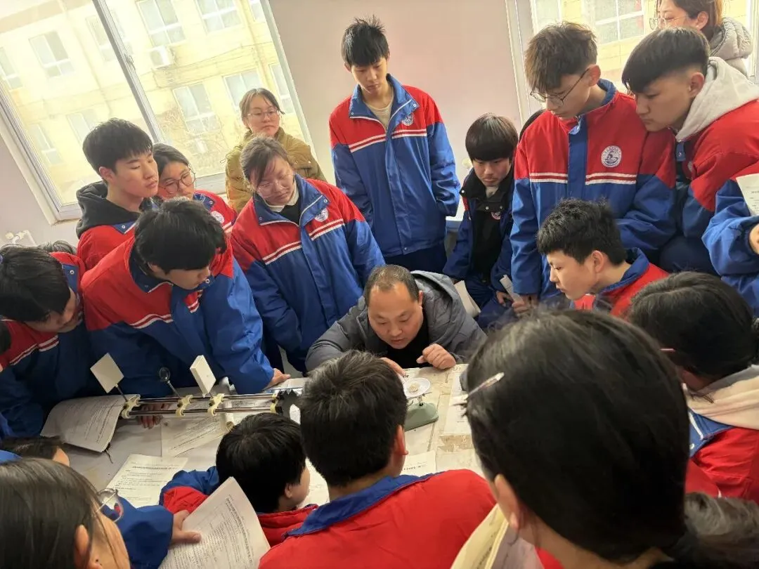 精研实操砺锋芒 以组赋能迎中考——内黄县东方中学九年级理化生实验专项训练全面启动 第3张