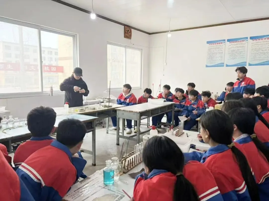 精研实操砺锋芒 以组赋能迎中考——内黄县东方中学九年级理化生实验专项训练全面启动 第5张