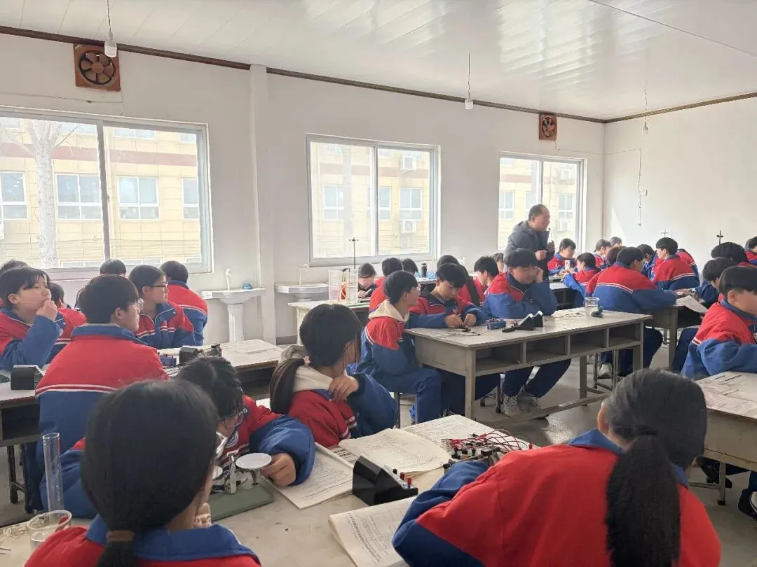 精研实操砺锋芒 以组赋能迎中考——内黄县东方中学九年级理化生实验专项训练全面启动 第12张