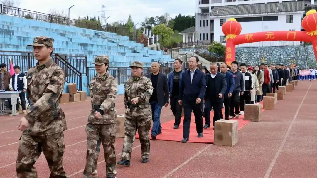 百日逐梦,马跃中考;笃行致远,决胜今朝——六盘水市水城区南部园区中学2026届百日誓师大会圆满举行 第8张