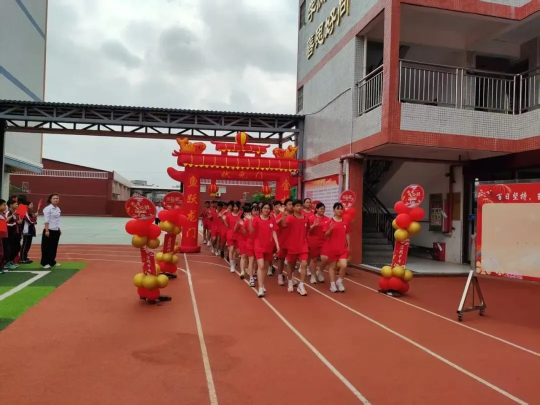 【百日逐梦,决战中考】星鹏附属实验学校举行2026年中考前100天激励大会 第29张