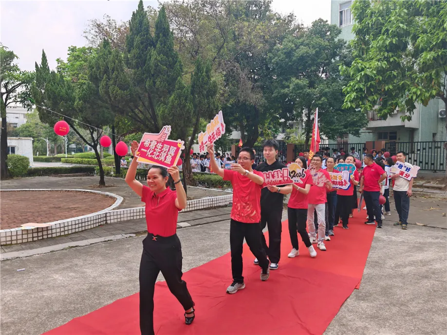 百日砺剑战中考 鼎中少年耀锋芒——我校2026届中考百日冲刺激励大会隆重举行 第7张