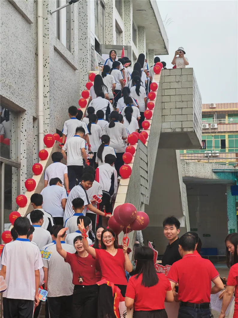 百日砺剑战中考 鼎中少年耀锋芒——我校2026届中考百日冲刺激励大会隆重举行 第62张