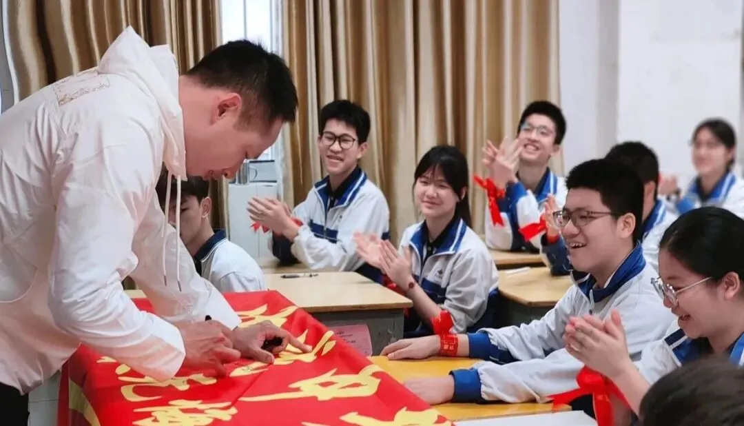 梅州市东山学校隆重举行2026年决胜中考动员大会 第13张