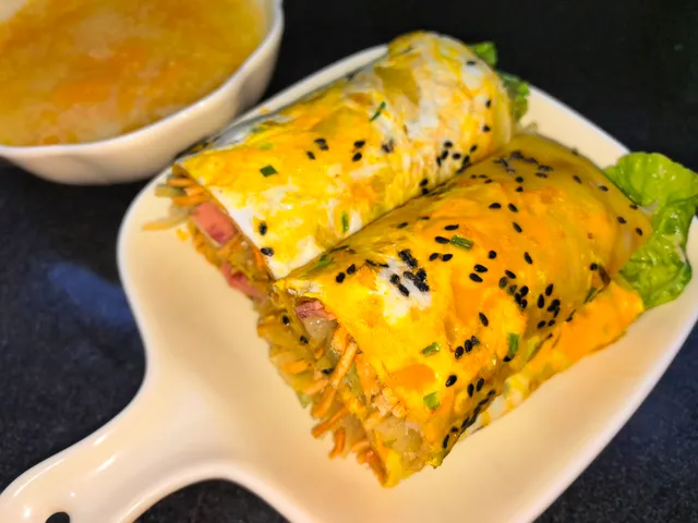 中考倒计时!初三儿子的早餐,自己在家做煎饼果子,比卖的还好吃 第1张