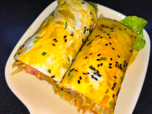 中考倒计时!初三儿子的早餐,自己在家做煎饼果子,比卖的还好吃 第2张