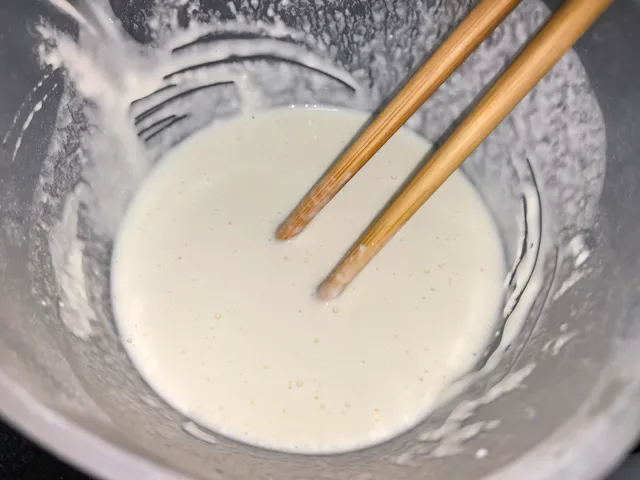 中考倒计时!初三儿子的早餐,自己在家做煎饼果子,比卖的还好吃 第4张