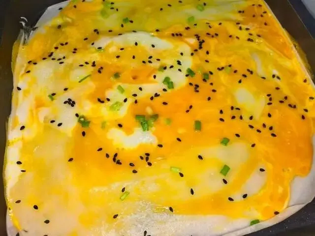 中考倒计时!初三儿子的早餐,自己在家做煎饼果子,比卖的还好吃 第7张