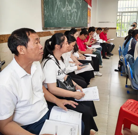 西南联动凝智慧,港务研思促中考丨西南中学教育集团2026年中考备考研讨活动(港务中学站)圆满举行 第21张