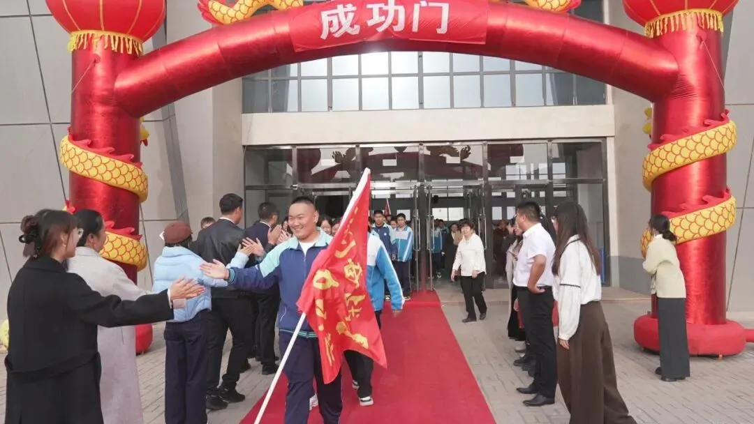 百日砺剑 逐梦中考——阿拉善高新区第一中学举行中考百日誓师大会 第3张