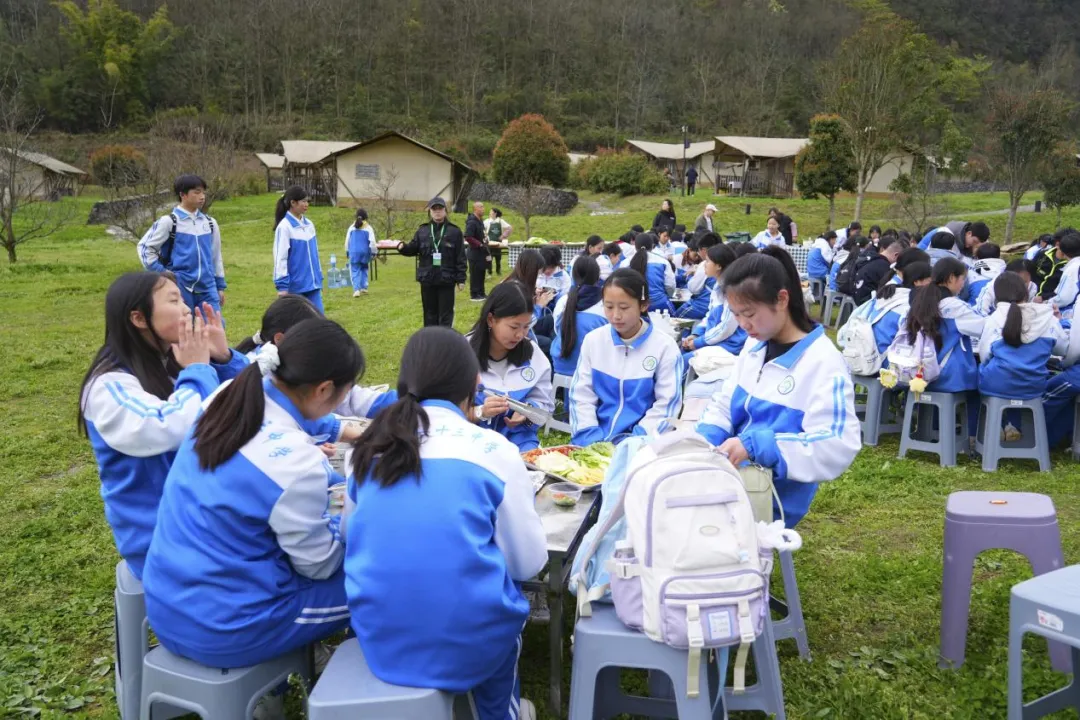 中考真题!2017-2025年中考(全科)语文、英语、数学试卷真题及答案汇总下载!3.24 第25张