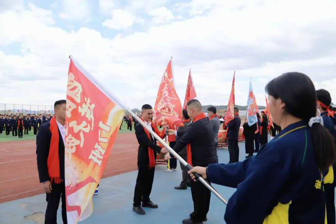 “点燃激情·赢在中考”冲刺中考誓师大会 第11张