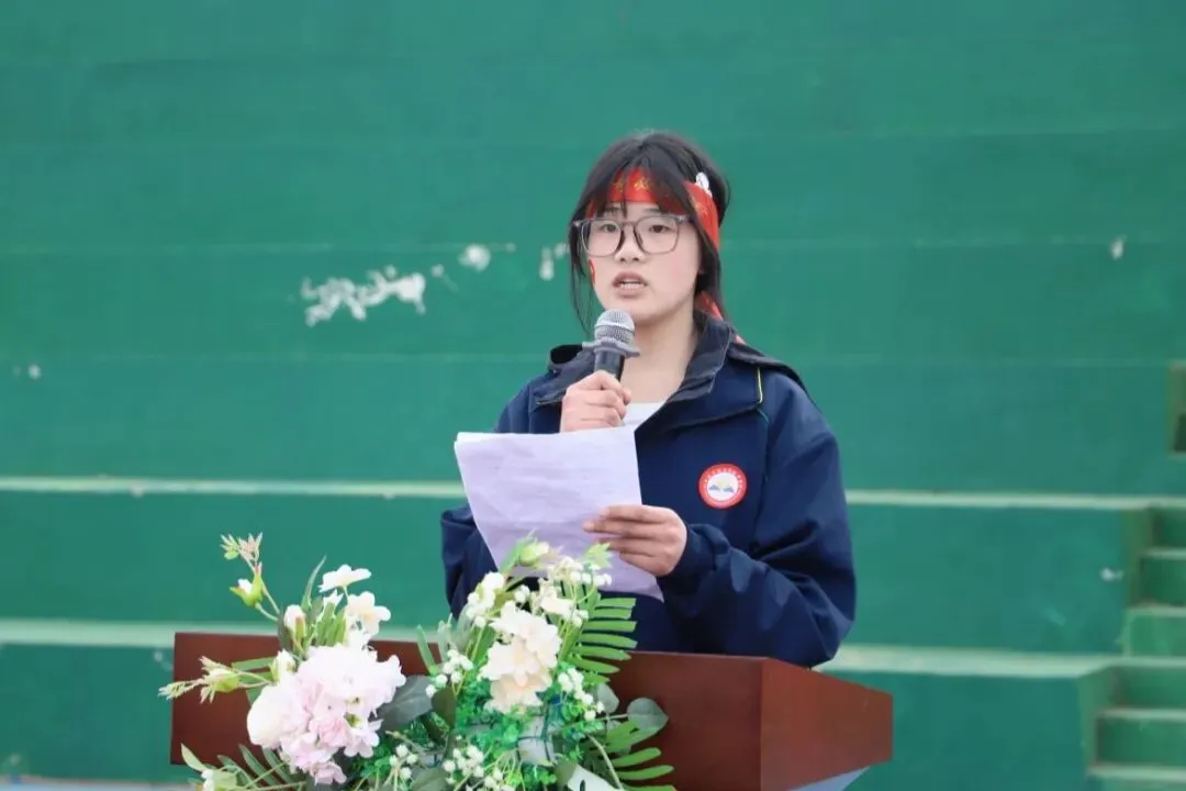 “点燃激情·赢在中考”冲刺中考誓师大会 第13张