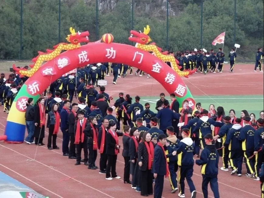 “点燃激情·赢在中考”冲刺中考誓师大会 第37张