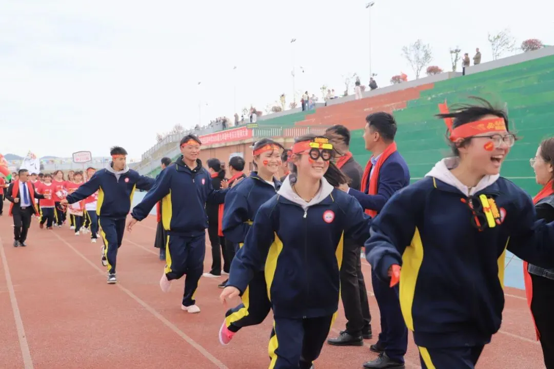 “点燃激情·赢在中考”冲刺中考誓师大会 第38张