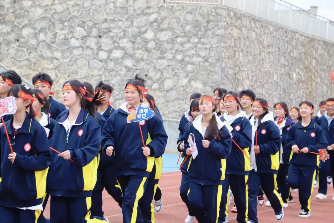 “点燃激情·赢在中考”冲刺中考誓师大会 第42张