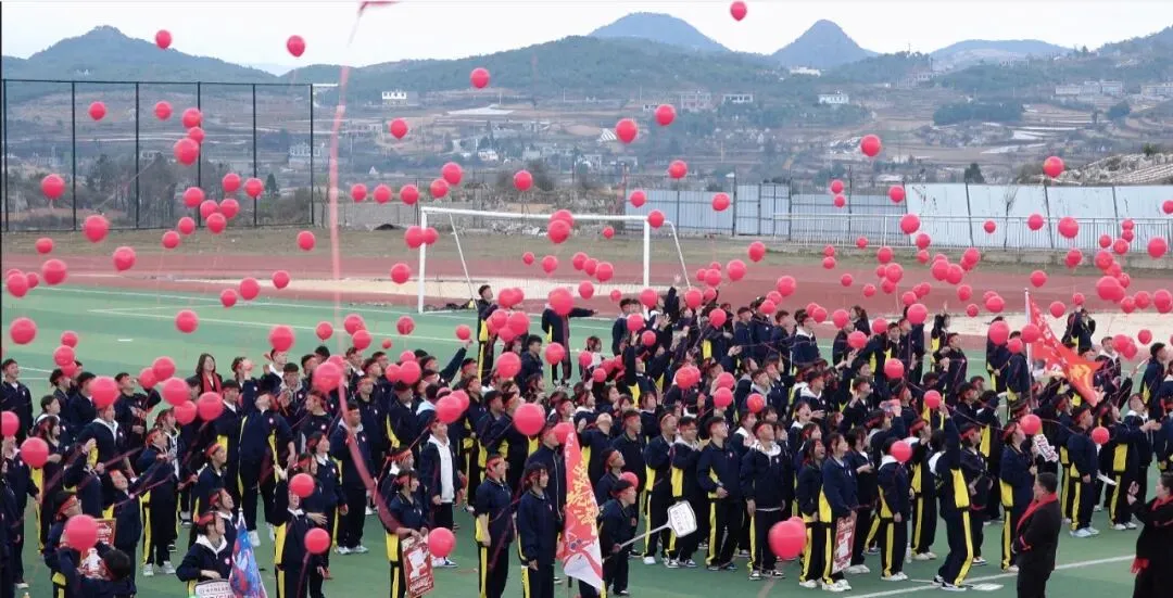 “点燃激情·赢在中考”冲刺中考誓师大会 第46张