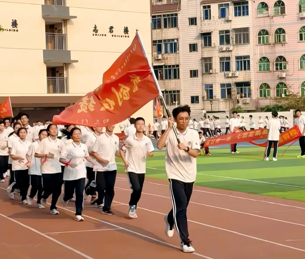 握笔百日书凌云壮志,扬帆中考启锦绣新程——2026届中考百日冲刺誓师大会圆满举行 第19张