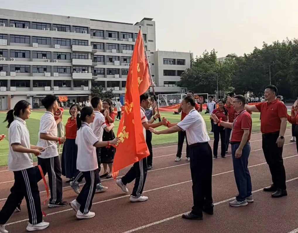 握笔百日书凌云壮志,扬帆中考启锦绣新程——2026届中考百日冲刺誓师大会圆满举行 第20张