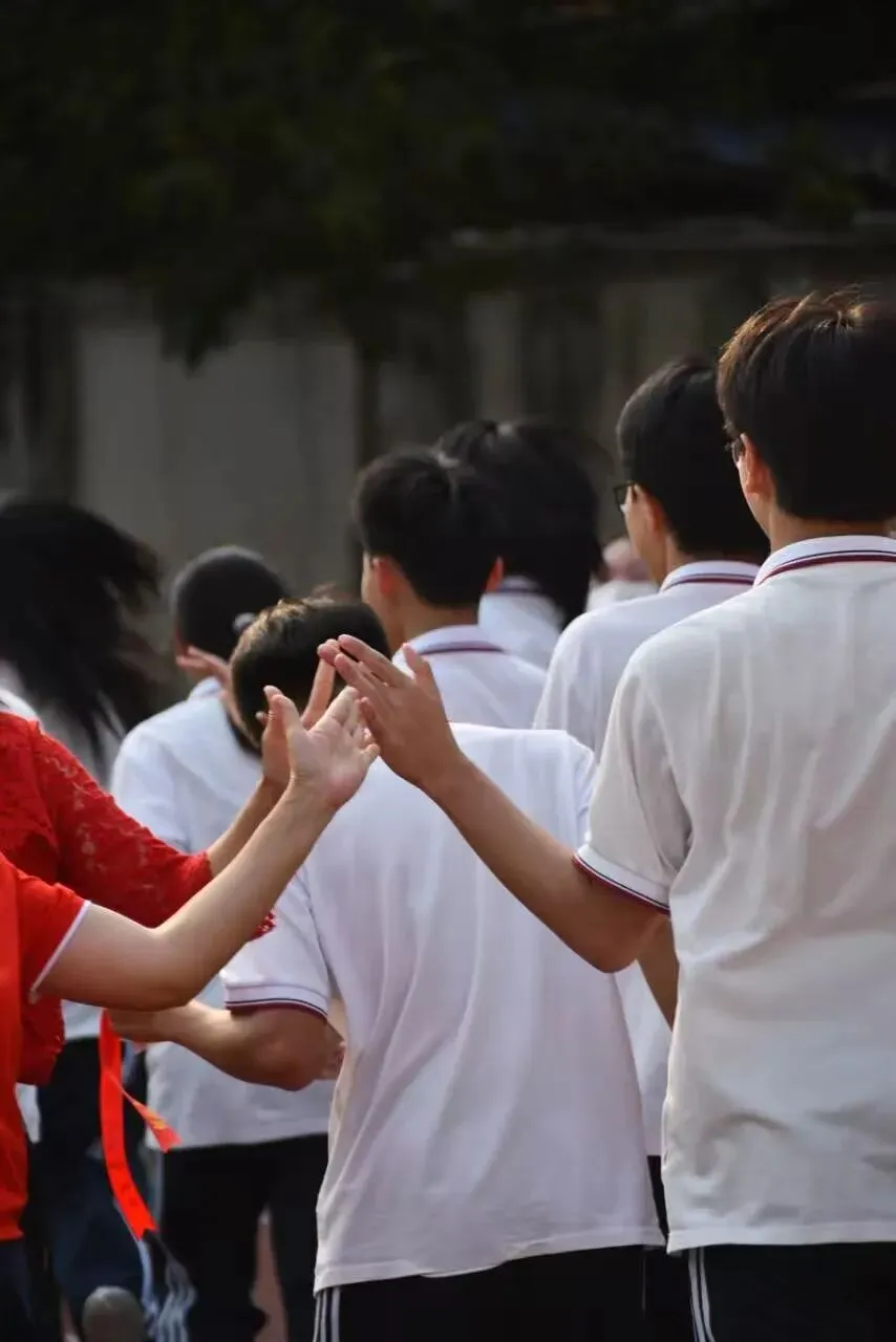 握笔百日书凌云壮志,扬帆中考启锦绣新程——2026届中考百日冲刺誓师大会圆满举行 第22张