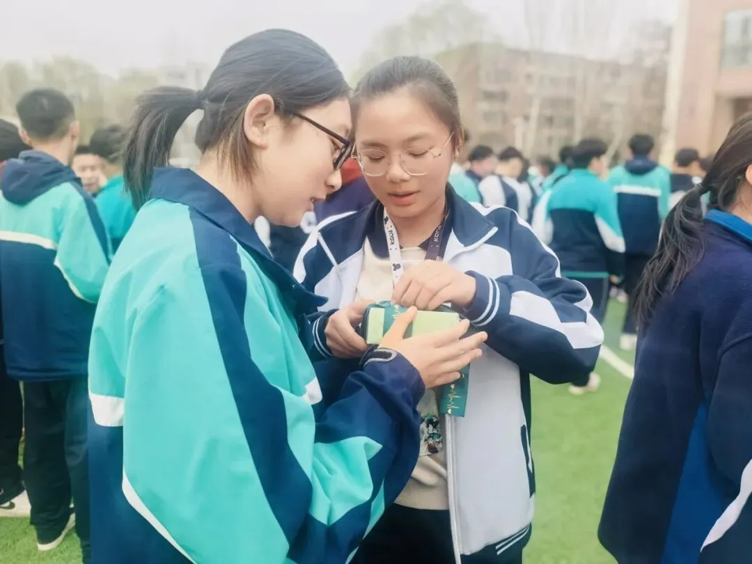 盲盒传情,助力中考——我校举行八、九年级中考祝福活动 第31张