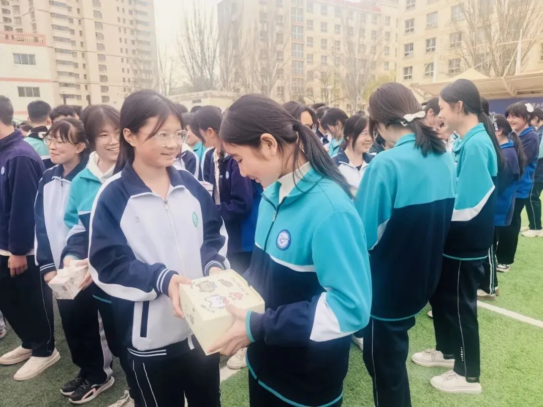 盲盒传情,助力中考——我校举行八、九年级中考祝福活动 第32张